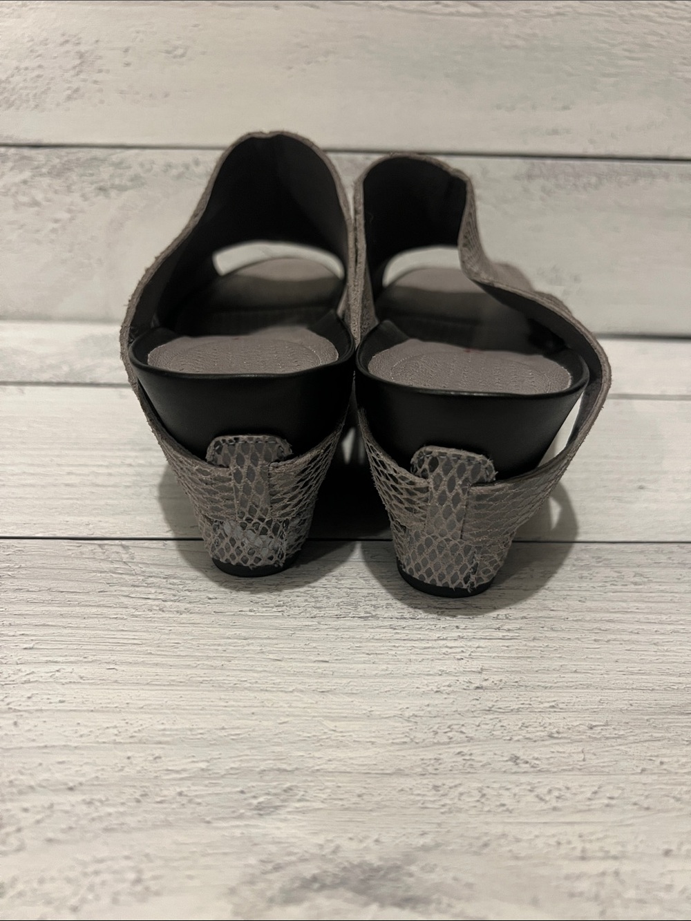 Tsubo Gray Open-Toe Slide Sandals with Textured Upper - Picture 4 of 9